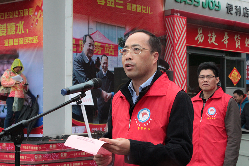 市委常委、組織部部長(zhǎng)張惠強(qiáng)在“暖流活動(dòng)”啟動(dòng)儀式上發(fā)表講話.jpg