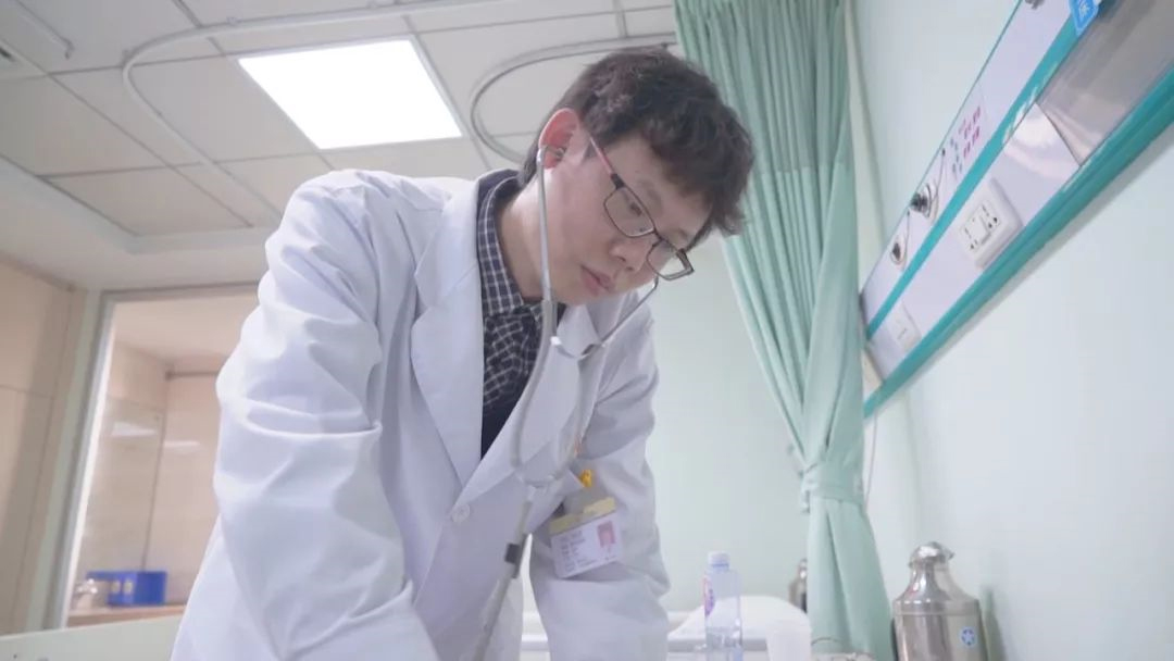 盡職盡責(zé)好醫(yī)生，他是心血管病患者的“生命守護(hù)神”
