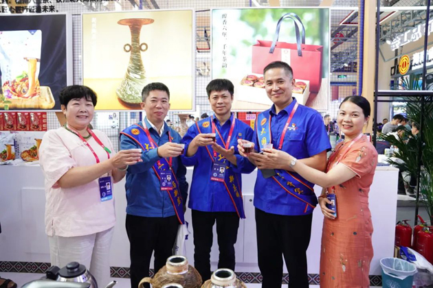 梧茶飄香展魅力，技能創(chuàng)新眾人捧丨梧州六堡茶亮相第二屆大國工匠創(chuàng)新交流大會