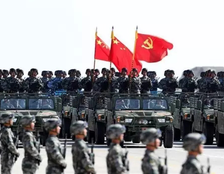 今天八一，致敬中國軍人！