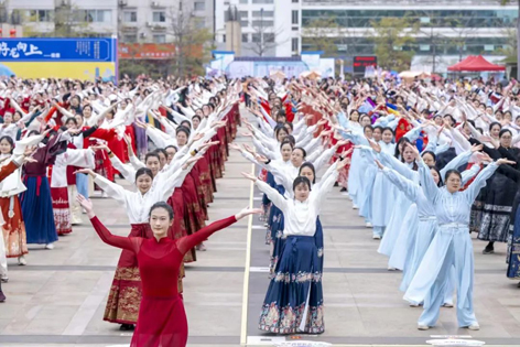 【跟黨奮進(jìn)新征程 巾幗建功新時(shí)代】梧州市第十二屆婦女國(guó)風(fēng)趣味體育運(yùn)動(dòng)會(huì)暨“梧家巧姐姐”國(guó)潮集市，精彩綻放！